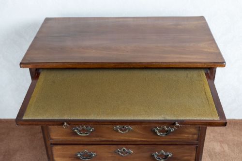 VERY SMALL RARE MAHOGANY DRESSING CHEST WITH BRUSHING SLIDE - ADDITIONAL PHOTO 1