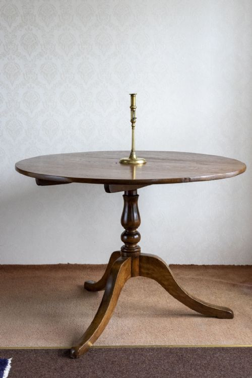 magnificent ash tripod table would seat 4 comfortably - CATEGORY: ANTIQUE TABLES - DATED 19TH CENTURY