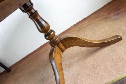 MAGNIFICENT ASH TRIPOD TABLE WOULD SEAT 4 COMFORTABLY - ADDITIONAL PHOTO 3