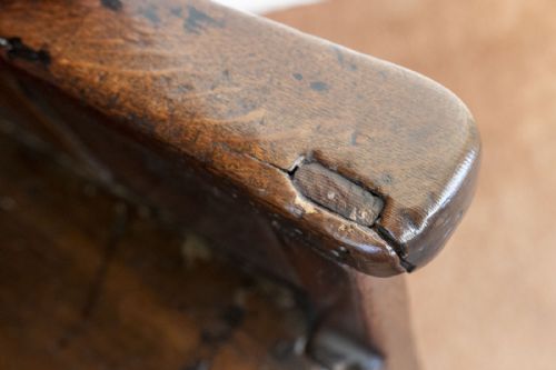 A LATE 17TH EARLY 18TH CENTURY OAK LAMBING CHAIR - ADDITIONAL PHOTO 1