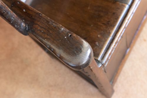 A LATE 17TH EARLY 18TH CENTURY OAK LAMBING CHAIR - ADDITIONAL PHOTO 2