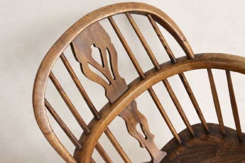 EARLY 19TH CENTURY ASH AND FRUITWOOD HOOPBACK WINDSOR CHAIR - ADDITIONAL PHOTO 5