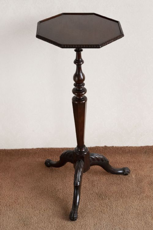 elegant mahogany torchere - CATEGORY: ANTIQUE MISCELLANEOUS - DATED 19TH CENTURY