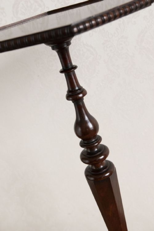 ELEGANT MAHOGANY TORCHERE - ADDITIONAL PHOTO 2