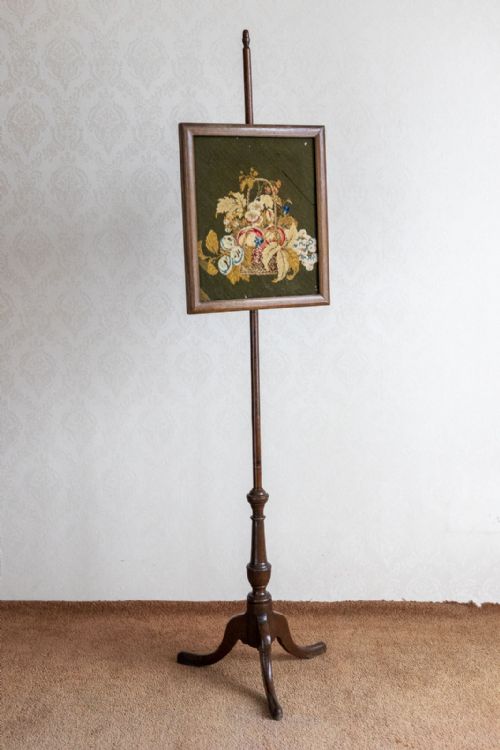 early 19th century pole screen with original needlework - CATEGORY: ANTIQUE MISCELLANEOUS - DATED 19TH CENTURY