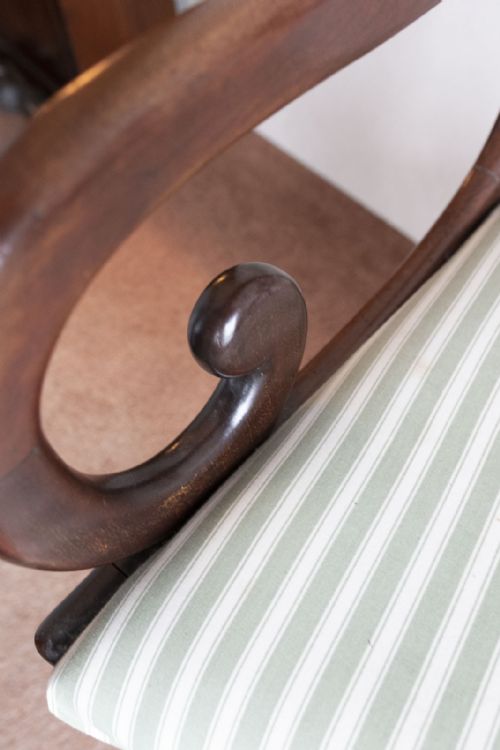 SET OF EIGHT MAHOGANY DINING CHAIRS - ADDITIONAL PHOTO 3