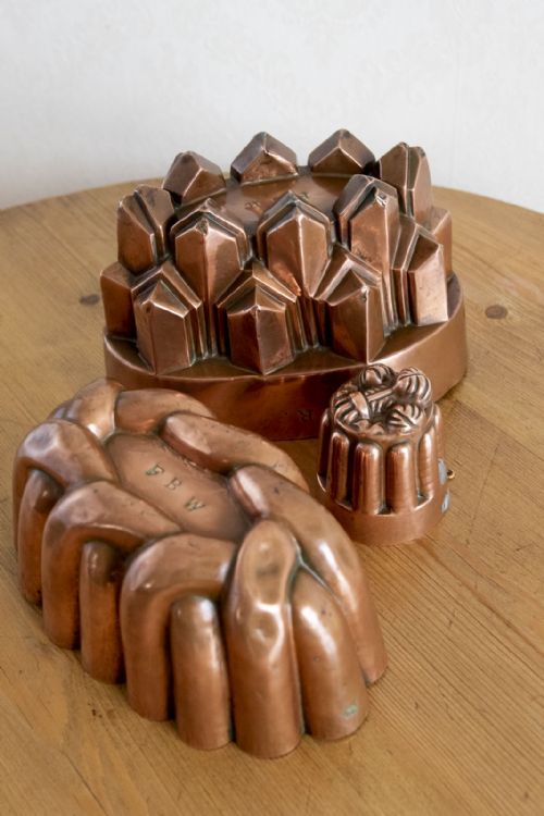 SET OF THREE19TH CENTURY JELLY MOULDS - ADDITIONAL PHOTO 1