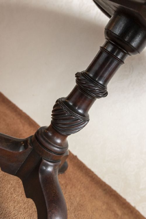CIRCULAR MAHOGANY TRIPOD TABLE TO SEAT FOUR PEOPLE - ADDITIONAL PHOTO 5