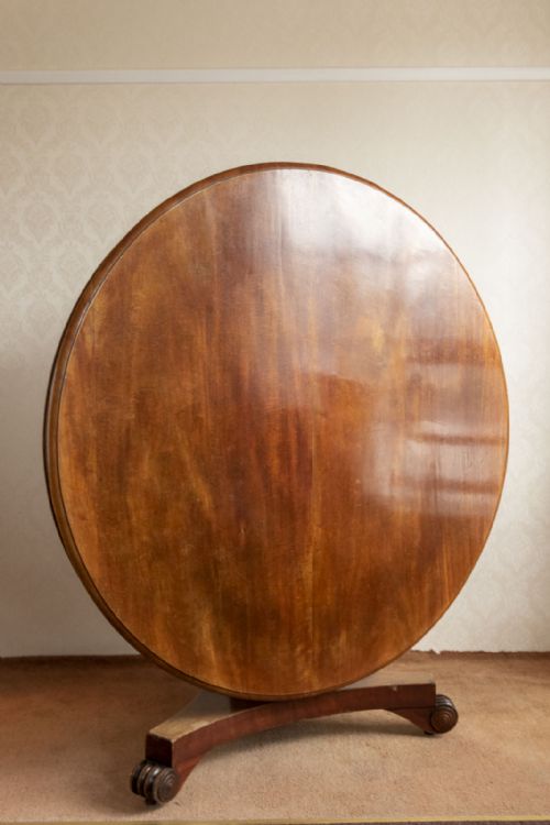good six to eight seater mahogany circular dining table - CATEGORY: ANTIQUE TABLES - DATED 19TH CENTURY