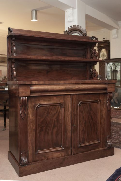 very fine quality 19th century mahogany chiffonier in fine original condition - CATEGORY: ANTIQUE SIDEBOARDS - DATED 19TH CENTURY