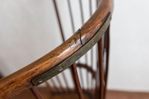 18TH CENTURY HIGHBACK WINDSOR CHAIR OF VERY UNUSUAL DESIGN - ADDITIONAL PHOTO 6