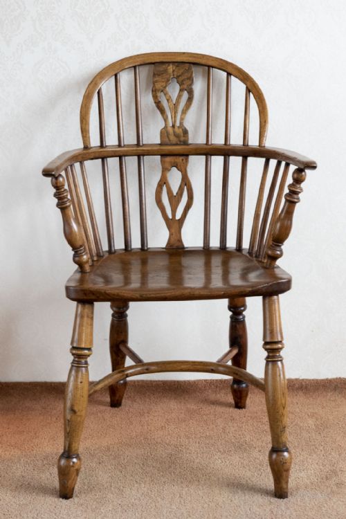 A GOOD EXAMPLE OF A WINDSOR HOOPBACK CHAIR IN ASH - ADDITIONAL PHOTO 1
