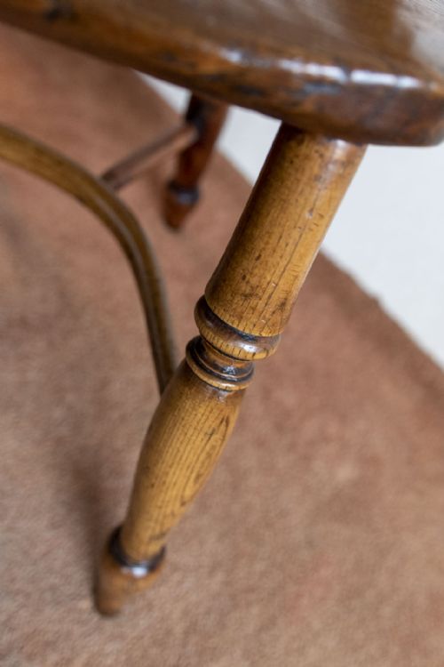 A GOOD EXAMPLE OF A WINDSOR HOOPBACK CHAIR IN ASH - ADDITIONAL PHOTO 2