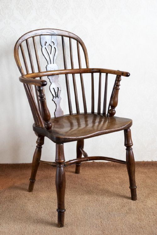 hoopback windsor chair with an ash seat and yew wood frame - CATEGORY: ANTIQUE CHAIRS - DATED 19TH CENTURY