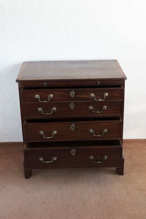 GEORGE III MAHOGANY CHEST OF SMALL SIZE - ADDITIONAL PHOTO 4