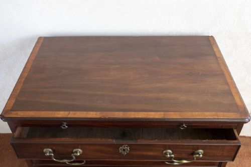 GEORGE III MAHOGANY CHEST OF SMALL SIZE - ADDITIONAL PHOTO 5