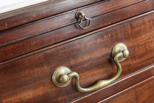 GEORGE III MAHOGANY CHEST OF SMALL SIZE - ADDITIONAL PHOTO 6