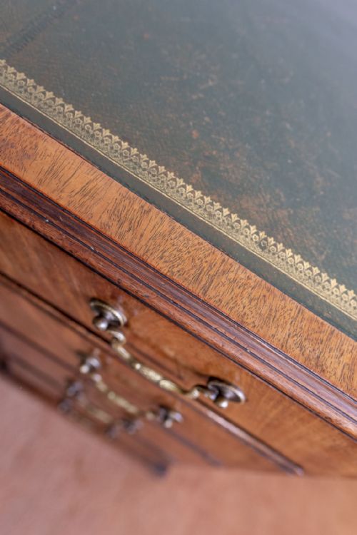 EARLY 19TH CENTURY MAHOGANY DESK OF SMALL PROPORTIONS ONE PIECE - ADDITIONAL PHOTO 3