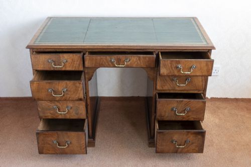 EARLY 19TH CENTURY MAHOGANY DESK OF SMALL PROPORTIONS ONE PIECE - ADDITIONAL PHOTO 6