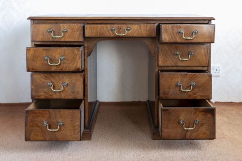 EARLY 19TH CENTURY MAHOGANY DESK OF SMALL PROPORTIONS ONE PIECE - ADDITIONAL PHOTO 7