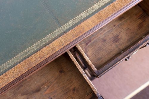 EARLY 19TH CENTURY MAHOGANY DESK OF SMALL PROPORTIONS ONE PIECE - ADDITIONAL PHOTO 8