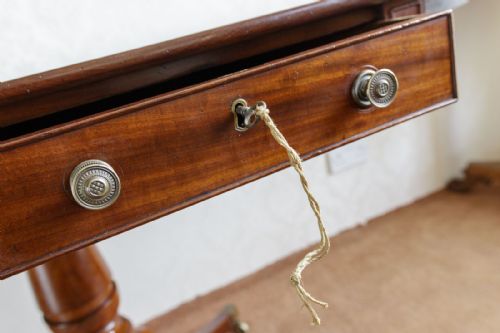 GEORGIAN MAHOGANY SOFA TABLE - ADDITIONAL PHOTO 5