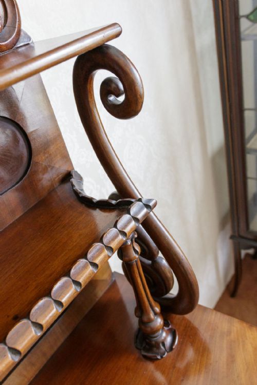EXTREMELY PRETTY AND VERSATILE MAHOGANY SIDE CABINET - ADDITIONAL PHOTO 3