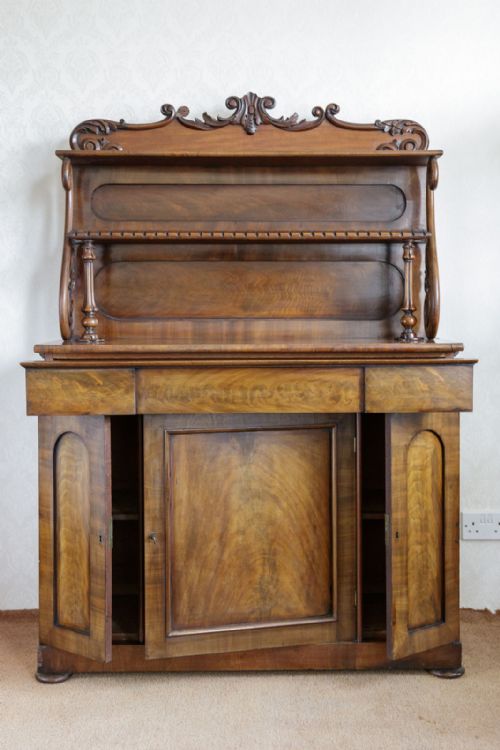 EXTREMELY PRETTY AND VERSATILE MAHOGANY SIDE CABINET - ADDITIONAL PHOTO 4