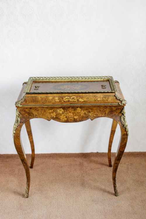 unusual 19th century inlaid walnut planter - CATEGORY: ANTIQUE MISCELLANEOUS - DATED 19TH CENTURY