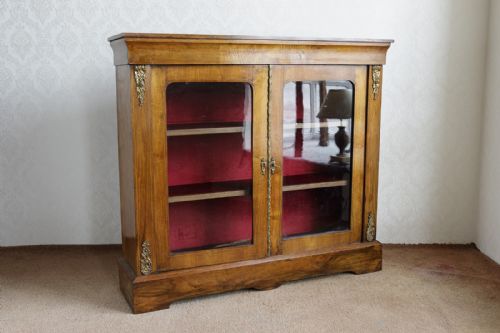 VICTORIAN BURR WALNUT BOOKCASE WITH TWO DOORS - ADDITIONAL PHOTO 4