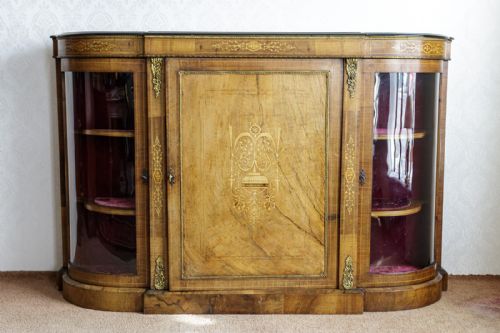 A VERY FINE BURR WALNUT CREDENZA IN GOOD ORIGINAL CONDITION - ADDITIONAL PHOTO 4