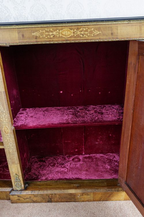A VERY FINE BURR WALNUT CREDENZA IN GOOD ORIGINAL CONDITION - ADDITIONAL PHOTO 9