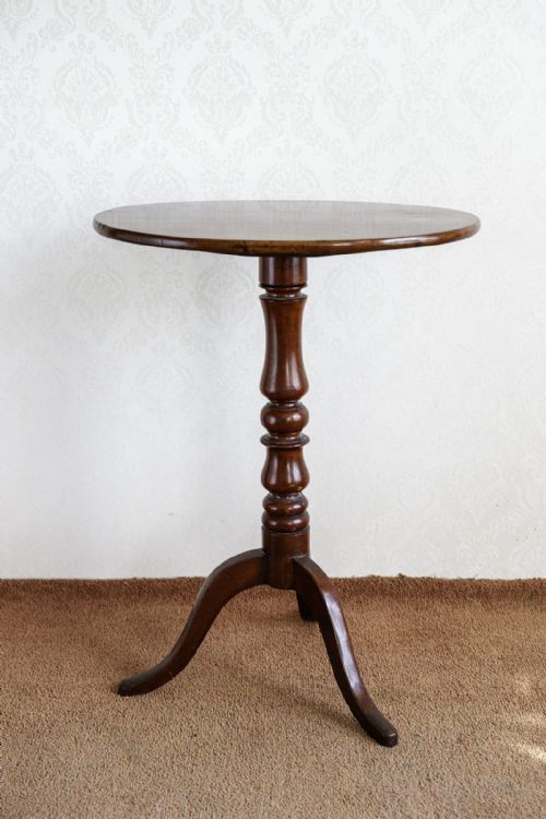 AN ATTRACTIVE 19TH CENTURY MAHOGANY OVAL TOPPED TRIPOD TABLE - ADDITIONAL PHOTO 1