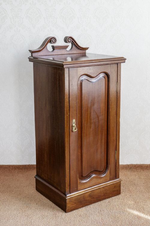 late 19th century mahogany pot cupboard - CATEGORY: ANTIQUE CUPBOARDS - DATED 19TH CENTURY