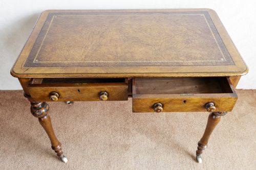 VICTORIAN WALNUT WRITING TABLE - ADDITIONAL PHOTO 3