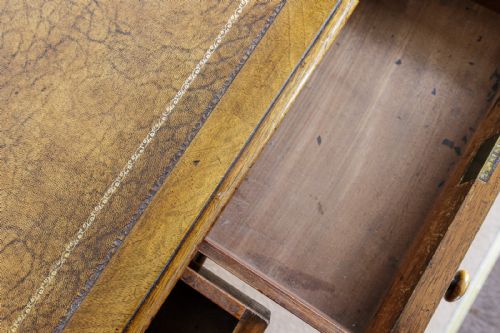 VICTORIAN WALNUT WRITING TABLE - ADDITIONAL PHOTO 4