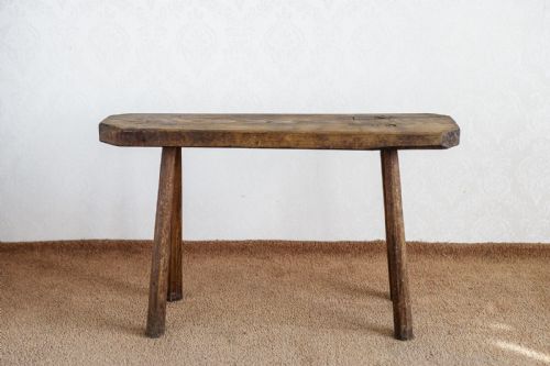 A QUIRKY AND ATTRACTIVE VINTAGE PINE STOOL - ADDITIONAL PHOTO 1
