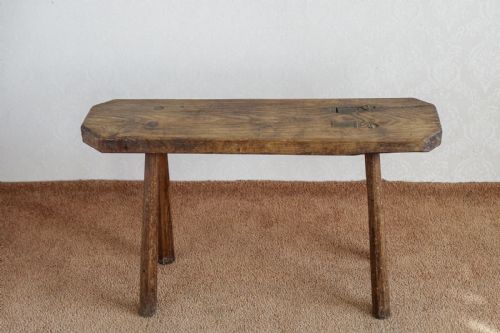A QUIRKY AND ATTRACTIVE VINTAGE PINE STOOL - ADDITIONAL PHOTO 2