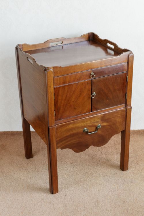 18TH CENTURY MAHOGANY TRAY TOP POT CUPBOARD - ADDITIONAL PHOTO 1