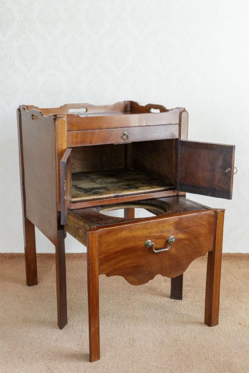 18TH CENTURY MAHOGANY TRAY TOP POT CUPBOARD - ADDITIONAL PHOTO 4