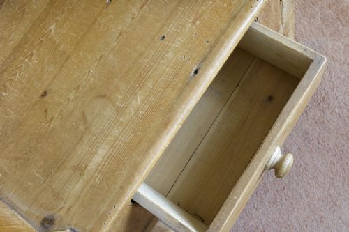 A VERY DESIRABLE ANTIQUE PINE PANELLED LAMBING CHAIR - ADDITIONAL PHOTO 1
