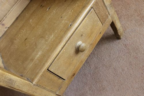 A VERY DESIRABLE ANTIQUE PINE PANELLED LAMBING CHAIR - ADDITIONAL PHOTO 2