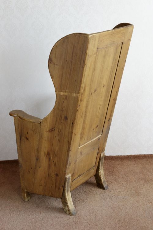 A VERY DESIRABLE ANTIQUE PINE PANELLED LAMBING CHAIR - ADDITIONAL PHOTO 3
