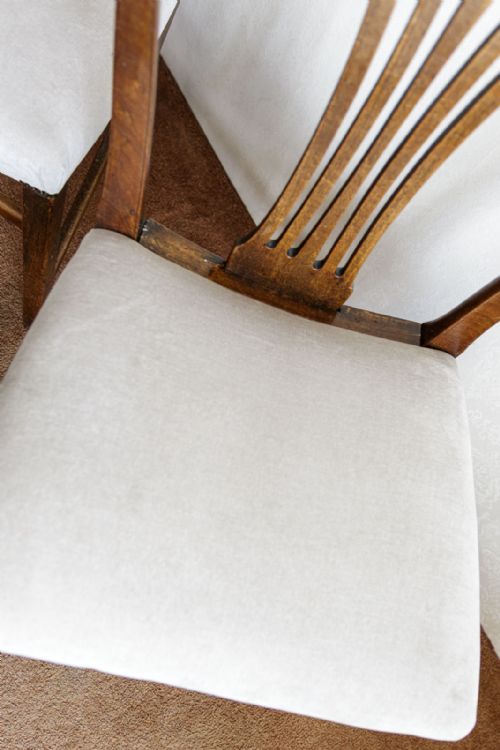 A SET OF SIX HEPPLEWHITE STYLE DINING CHAIRS - ADDITIONAL PHOTO 4
