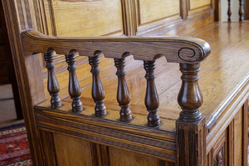 FINE QUALITY SETTLE IN COLUMBIAN PINE - ADDITIONAL PHOTO 3