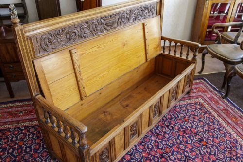 FINE QUALITY SETTLE IN COLUMBIAN PINE - ADDITIONAL PHOTO 5