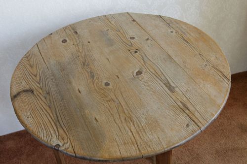 ANTIQUE CRICKET TABLE IN PINE - ADDITIONAL PHOTO 3