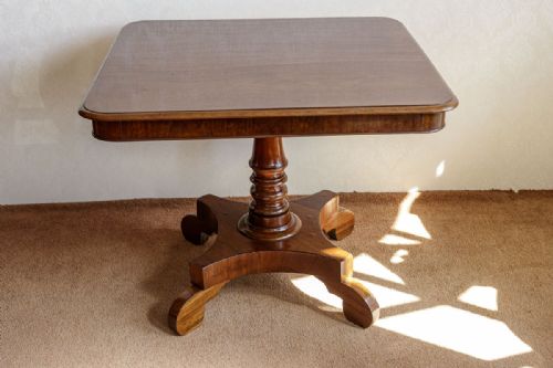 SMALL MAHOGANY BREAKFAST TABLE - ADDITIONAL PHOTO 1