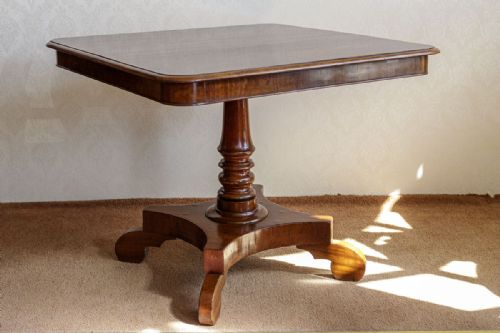 SMALL MAHOGANY BREAKFAST TABLE - ADDITIONAL PHOTO 2