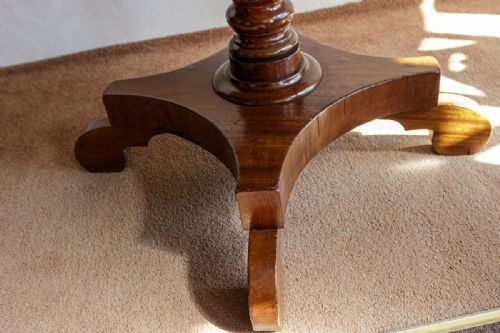 SMALL MAHOGANY BREAKFAST TABLE - ADDITIONAL PHOTO 6